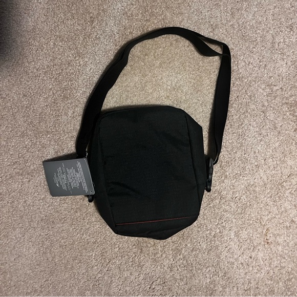 Marvel Spider-Man Red Crossbody Bag - Picture 2 of 5